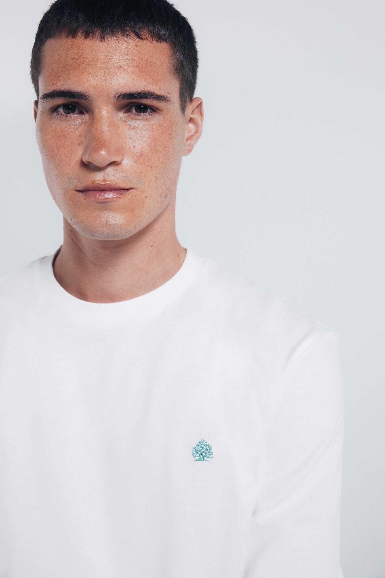 Basic long-sleeved T-shirt with a soft finish