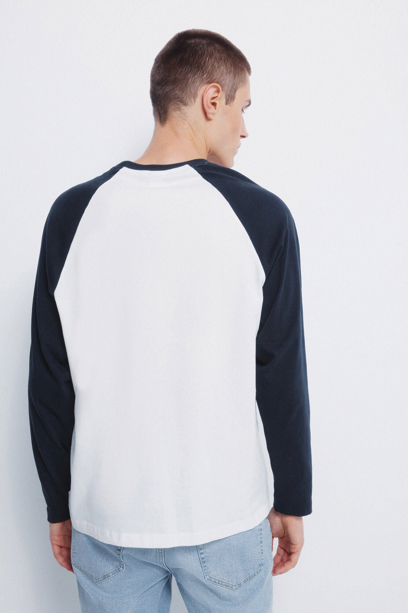 Contrast long-sleeved T-shirt