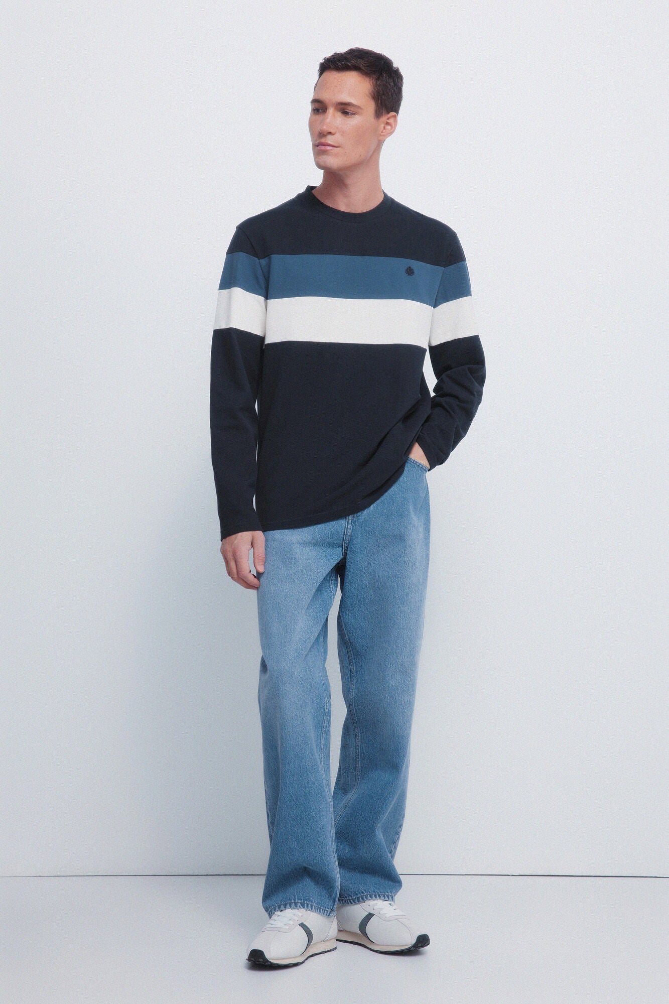 Long-sleeved T-shirt with cuts