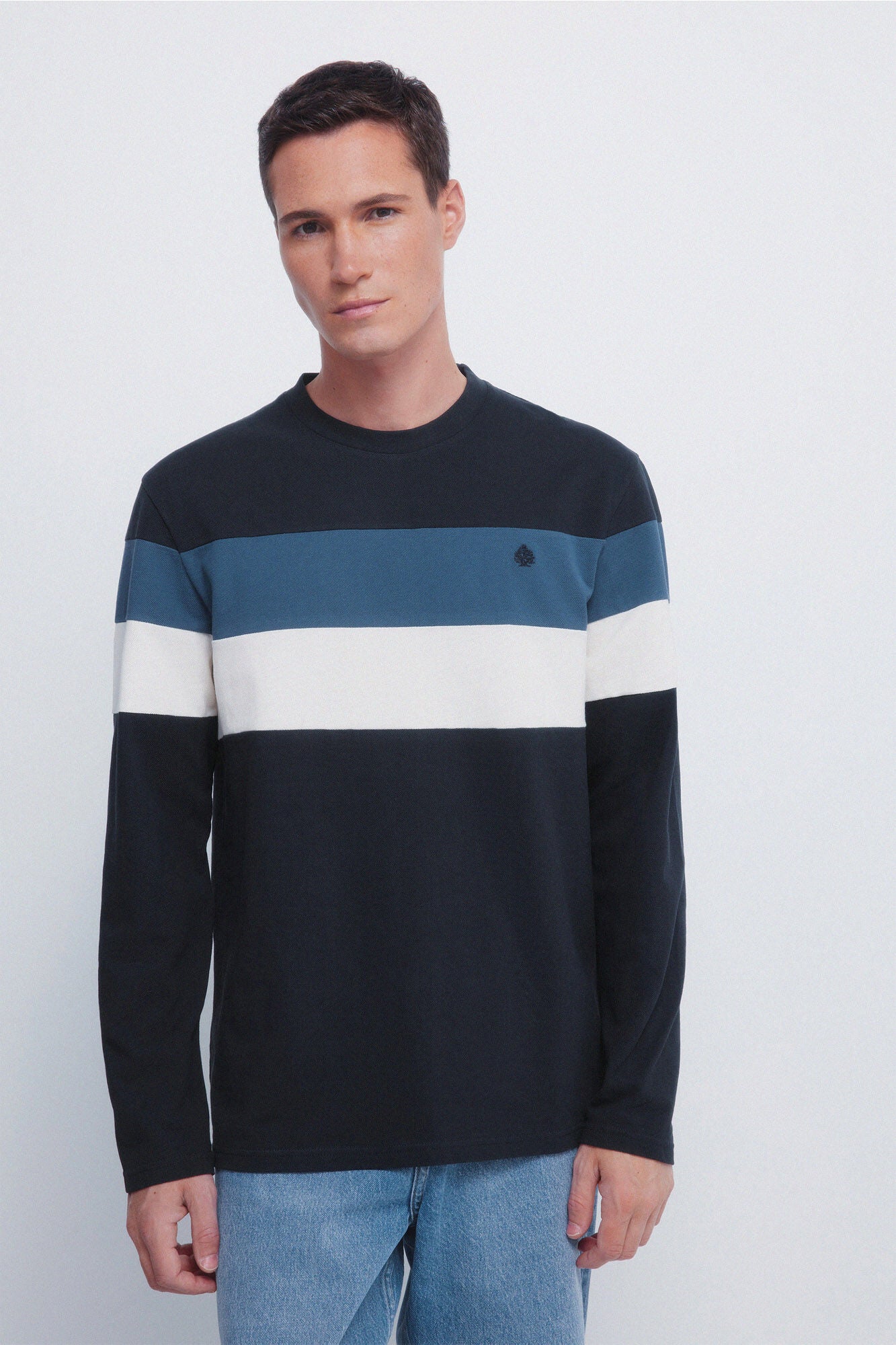 Long-sleeved T-shirt with cuts