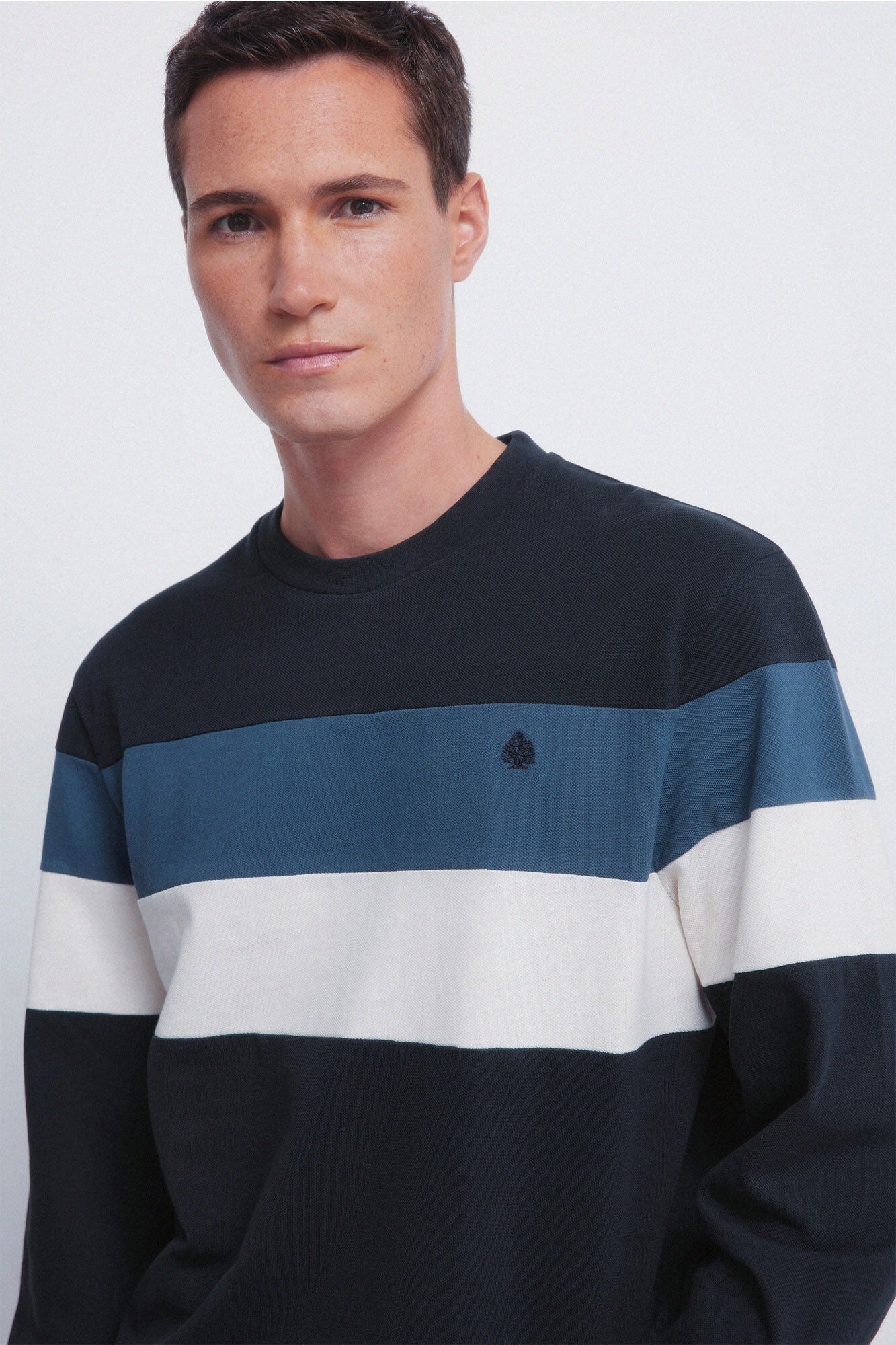 Long-sleeved T-shirt with cuts