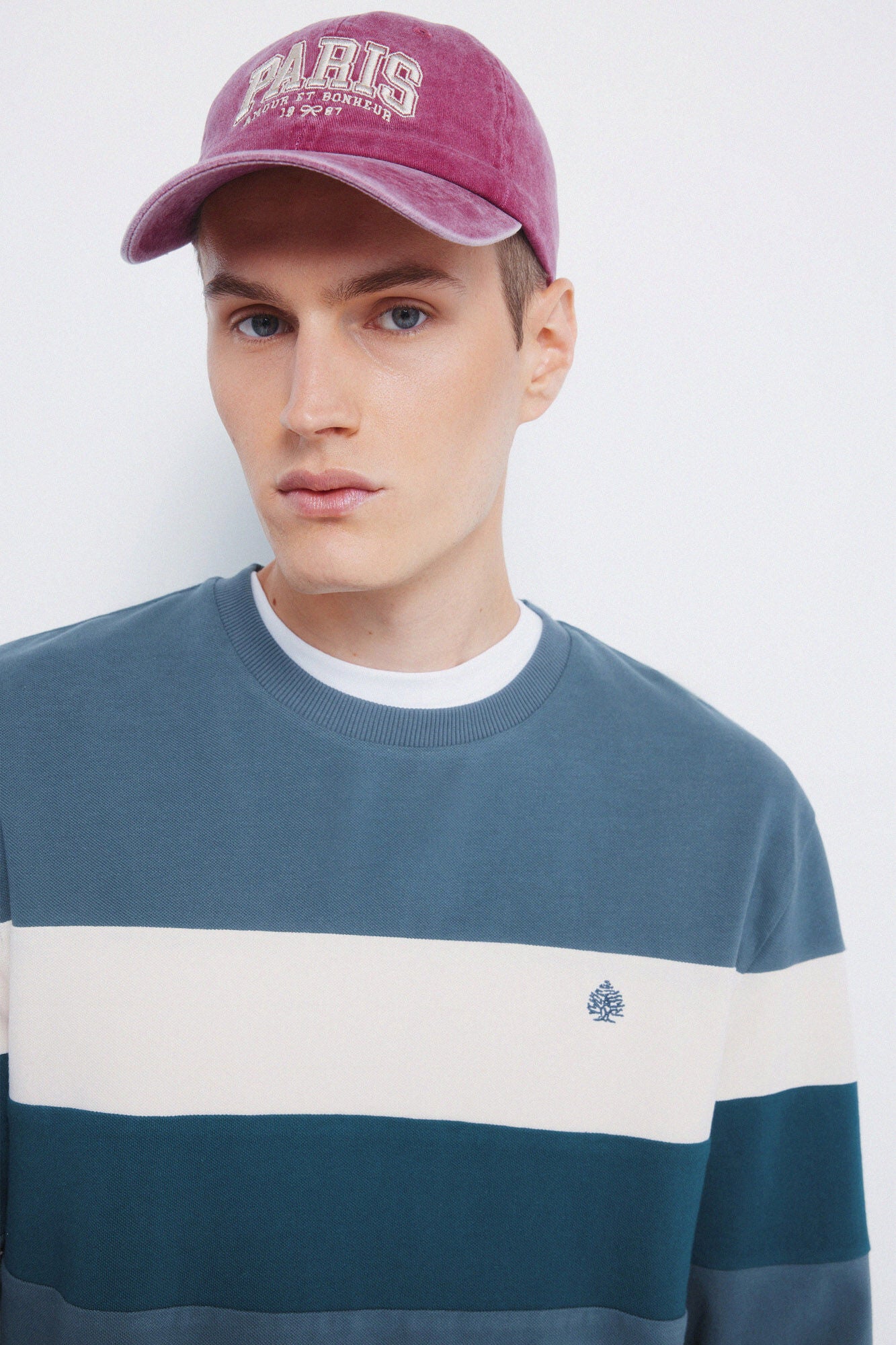 Long-sleeved T-shirt with cuts