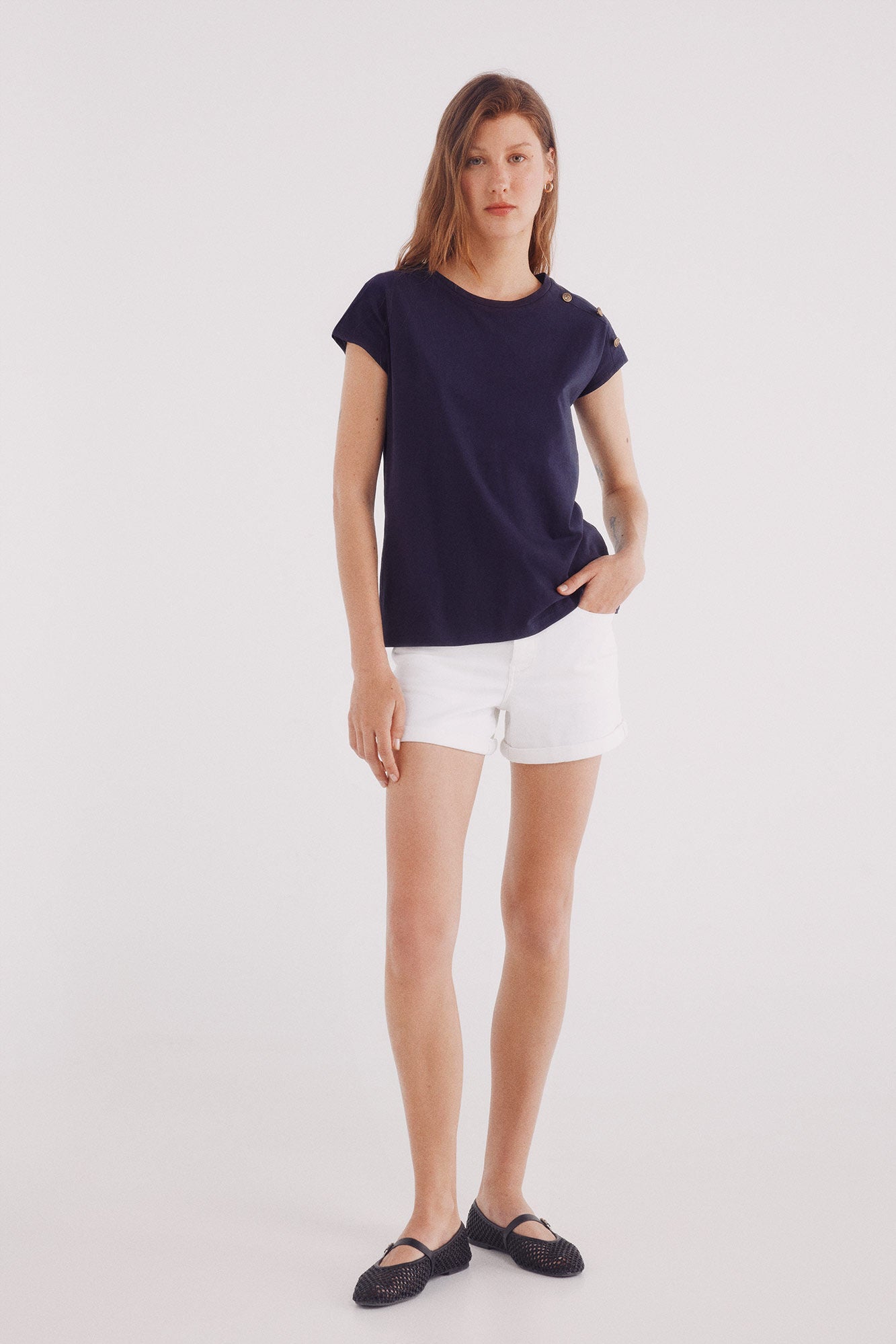 buttons shouldered shirt