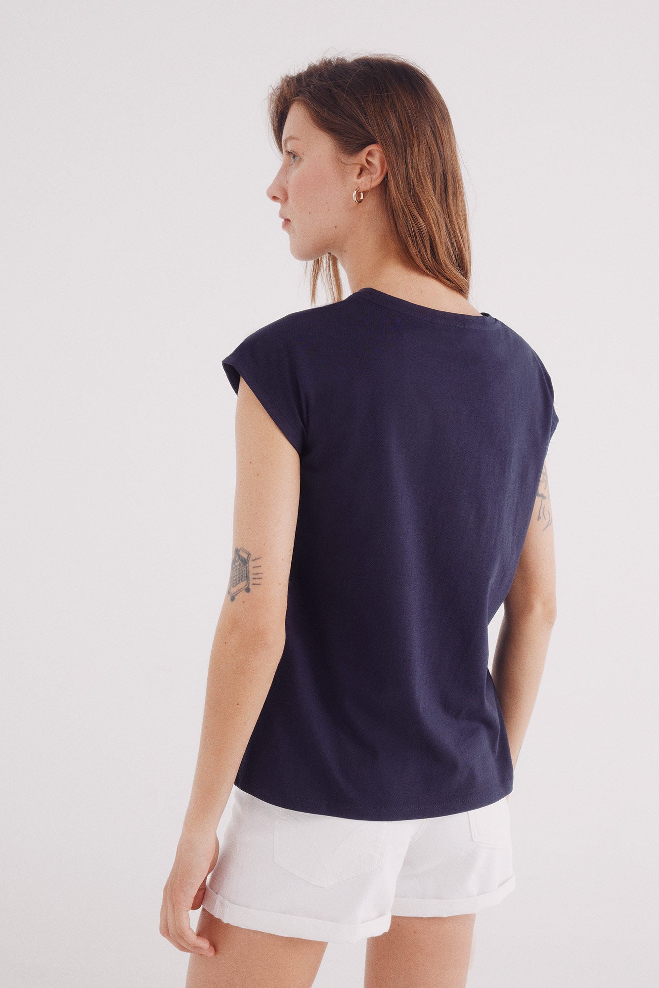 buttons shouldered shirt