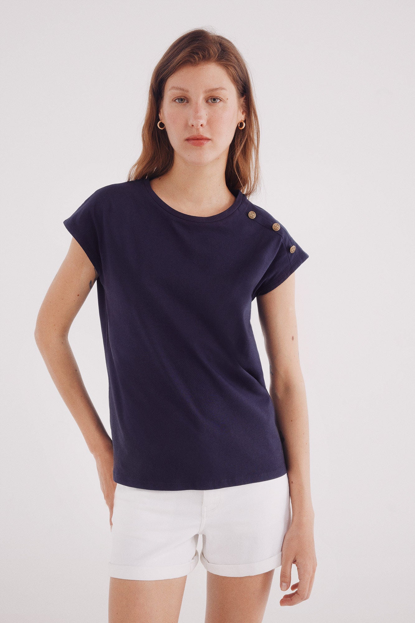 buttons shouldered shirt