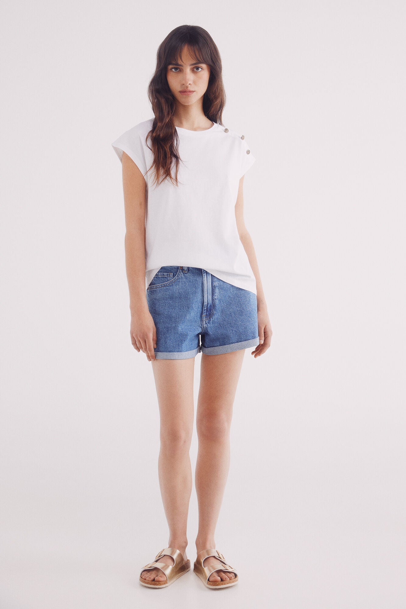 buttons shouldered shirt