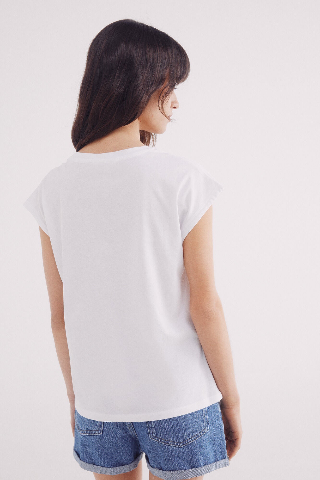 buttons shouldered shirt