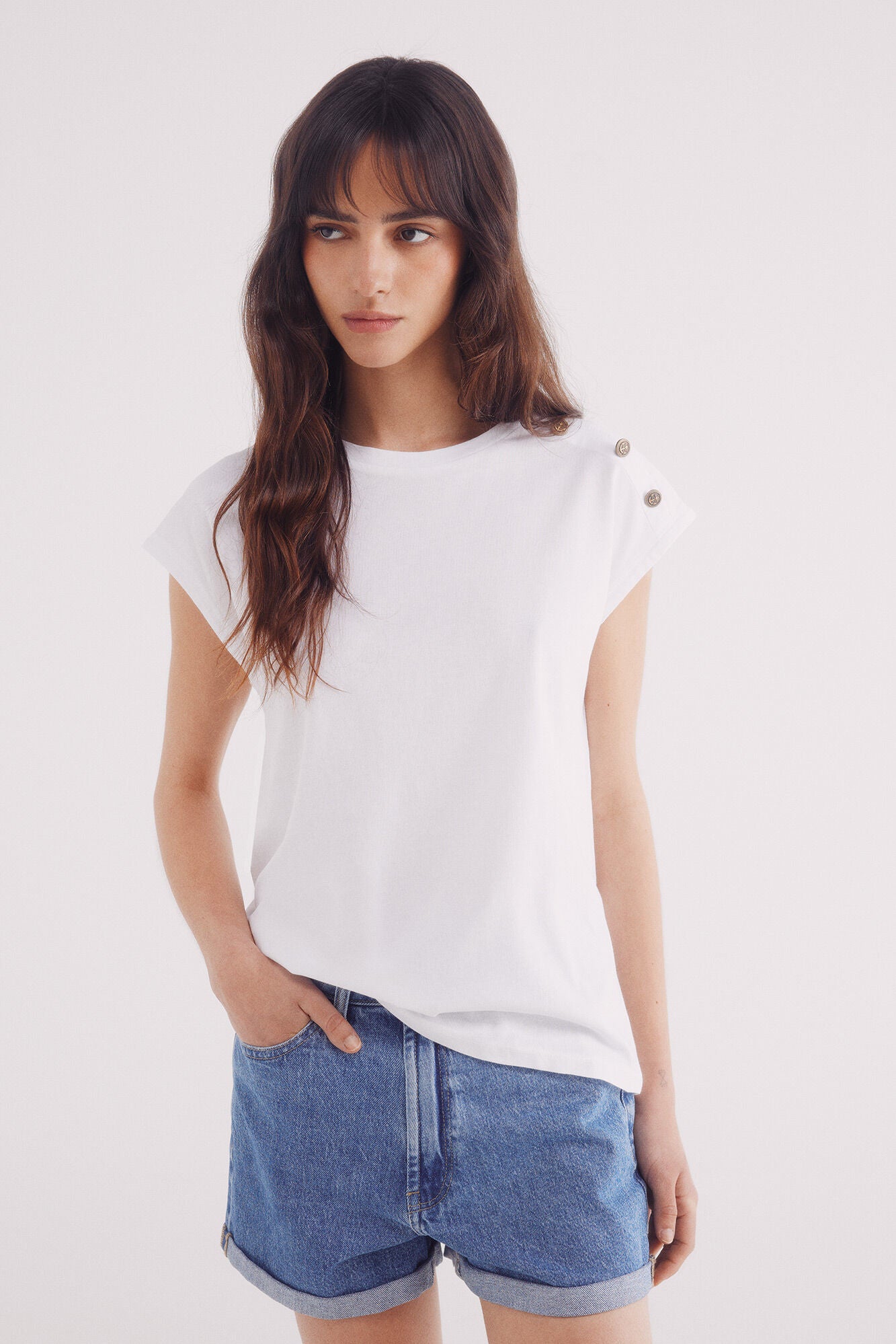 buttons shouldered shirt