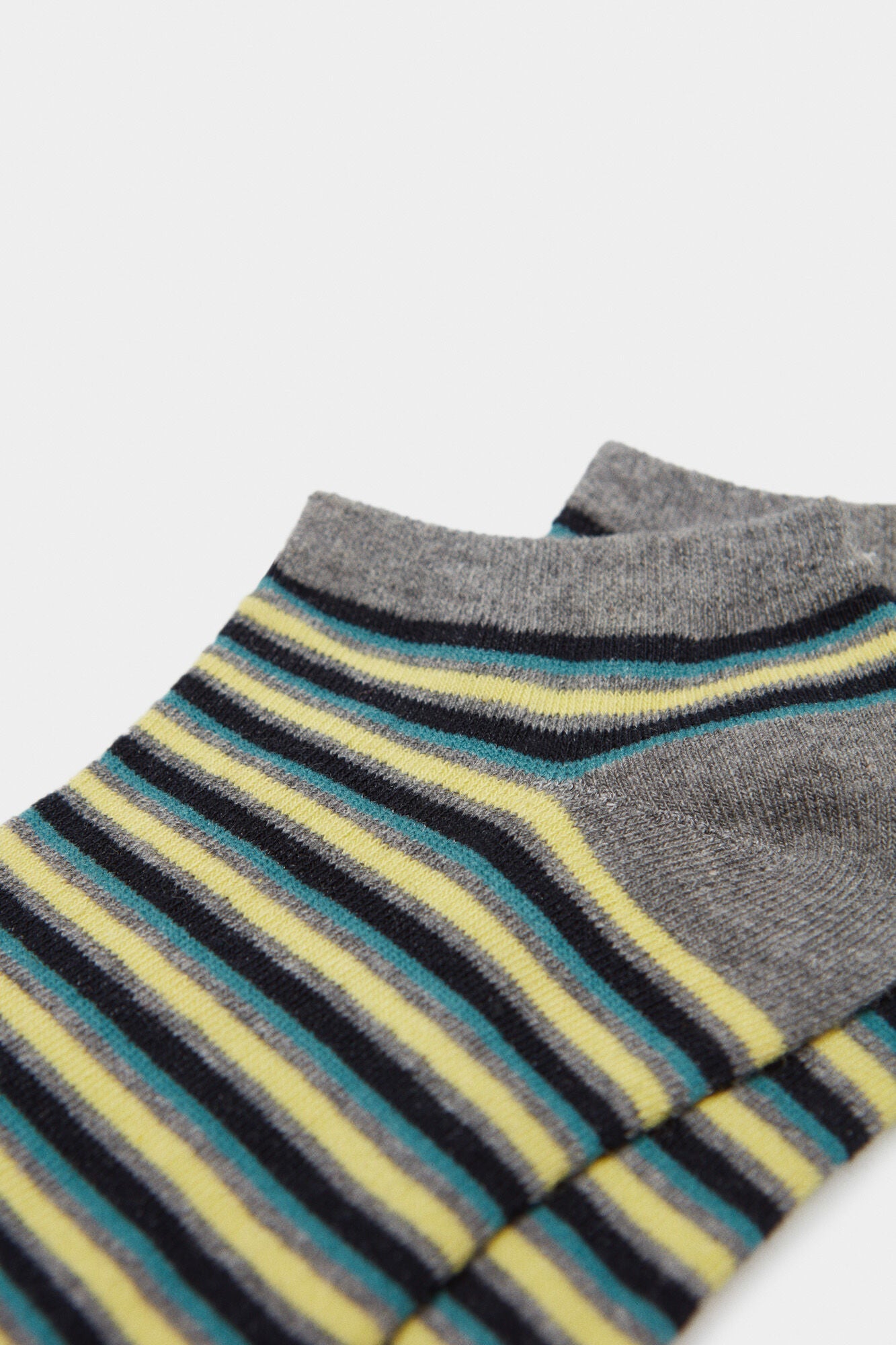 Micro-stripe ankle socks