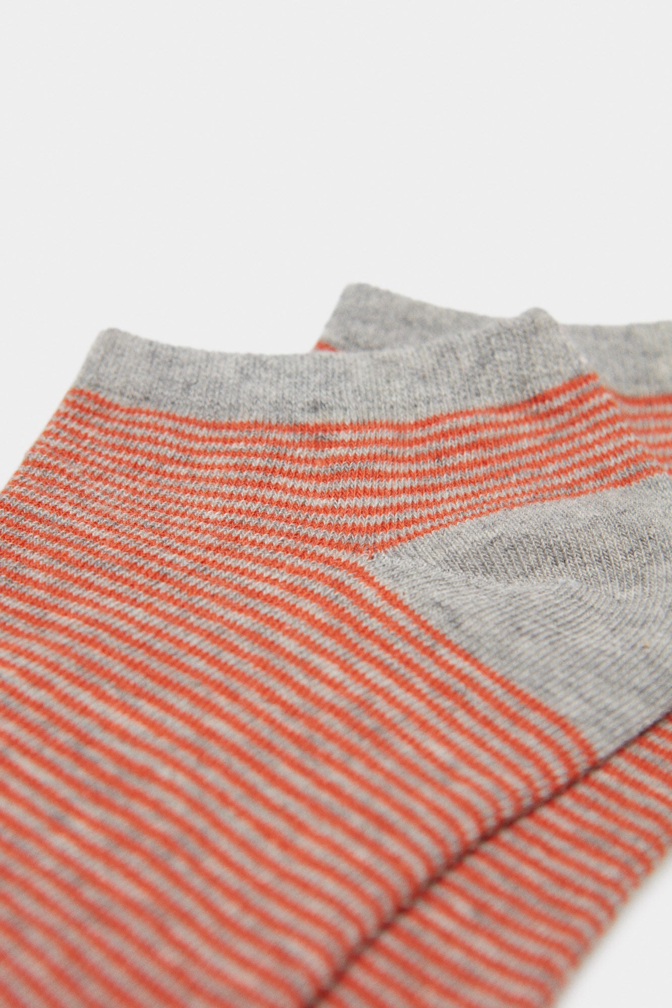 Micro-stripe ankle socks