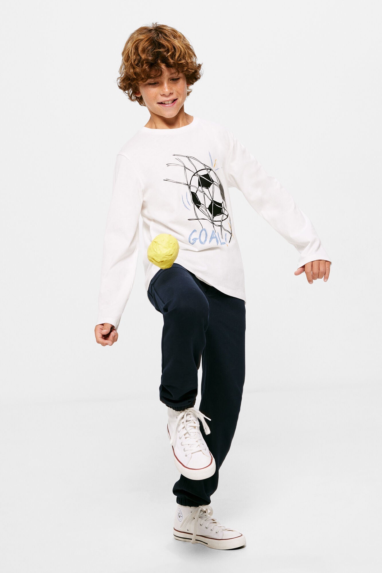 Boys' long-sleeved T-shirt with a football print