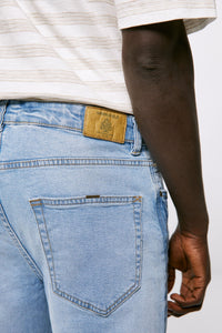 Light wash regular fit jeans
