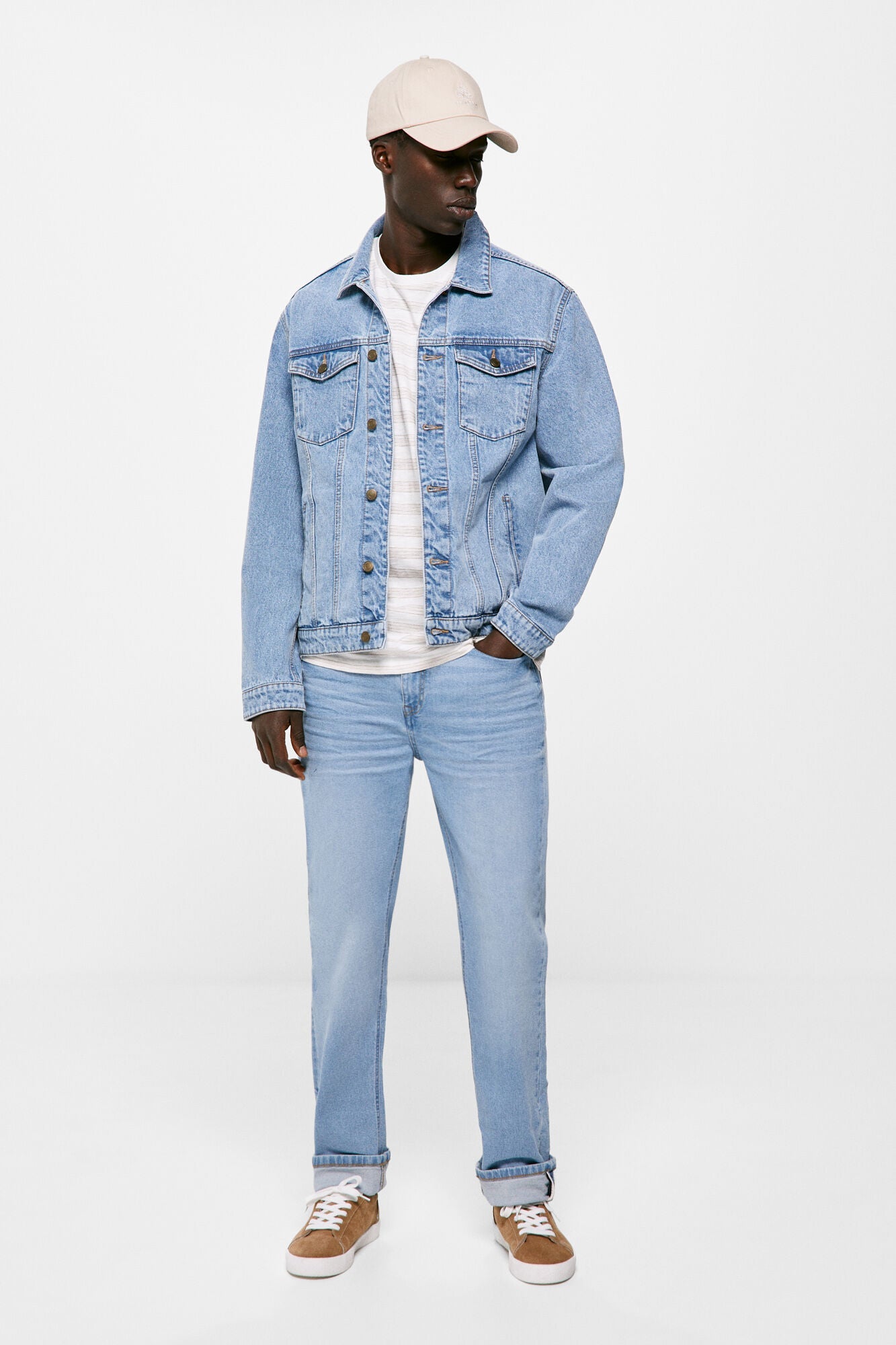Light wash regular fit jeans