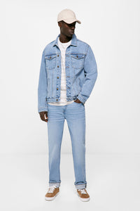 Light wash regular fit jeans