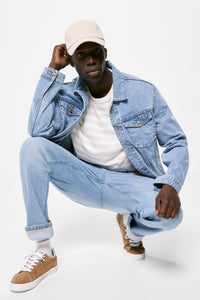 Light wash regular fit jeans