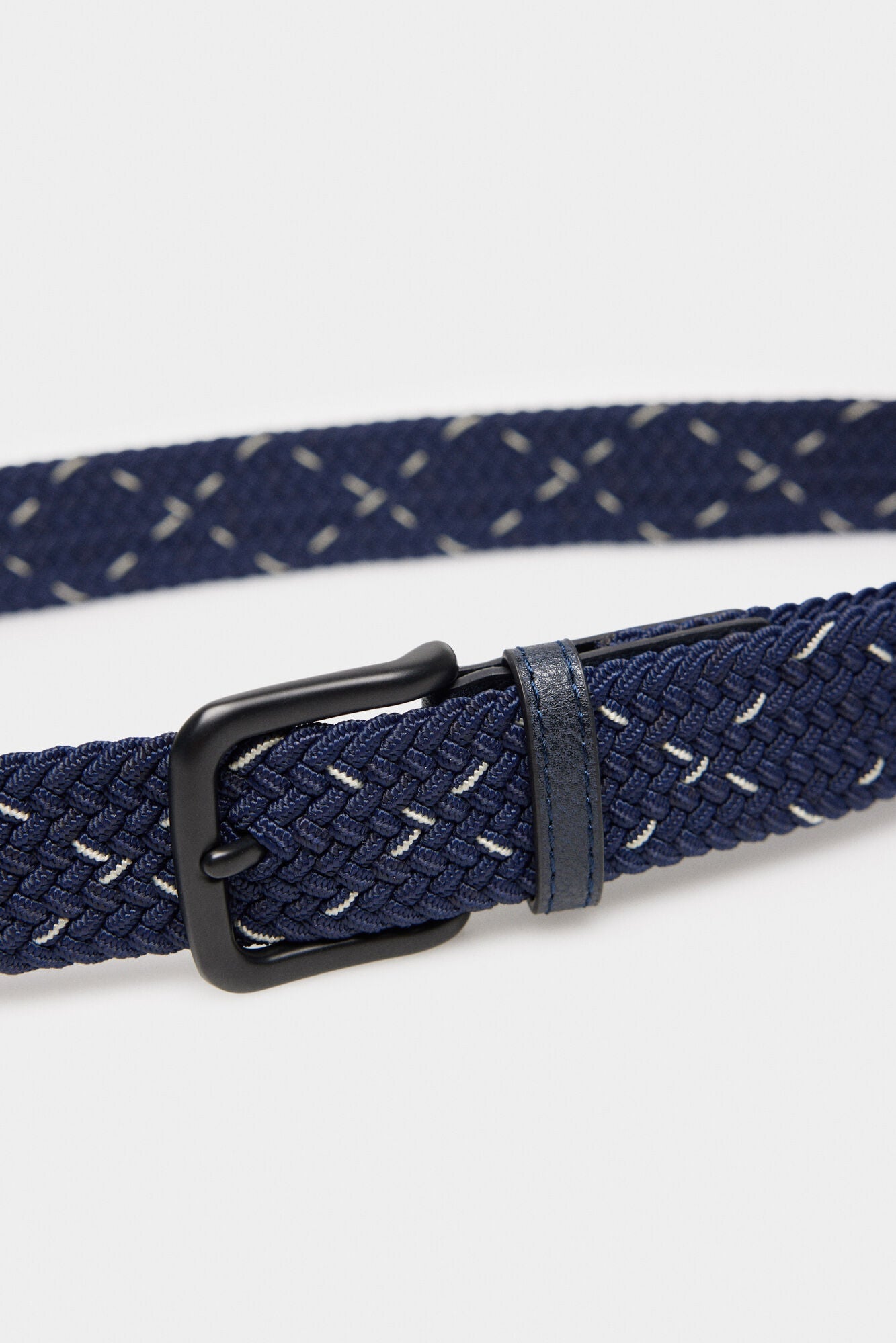 Single colour woven belt