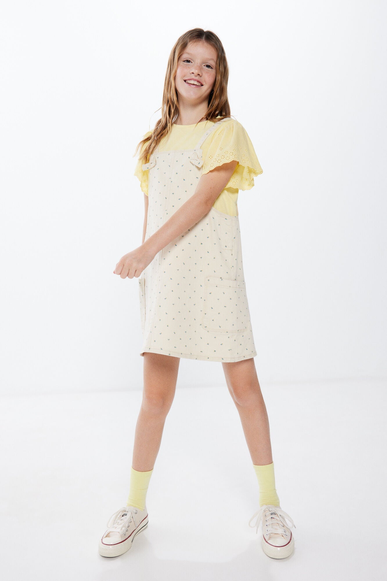 Girls' ruffled T-shirt