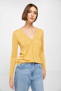 Lace ribbon neckline T-shirt