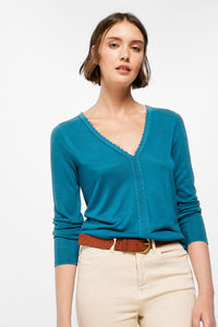 Lace ribbon neckline T-shirt