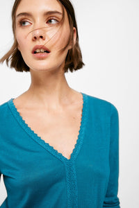 Lace ribbon neckline T-shirt
