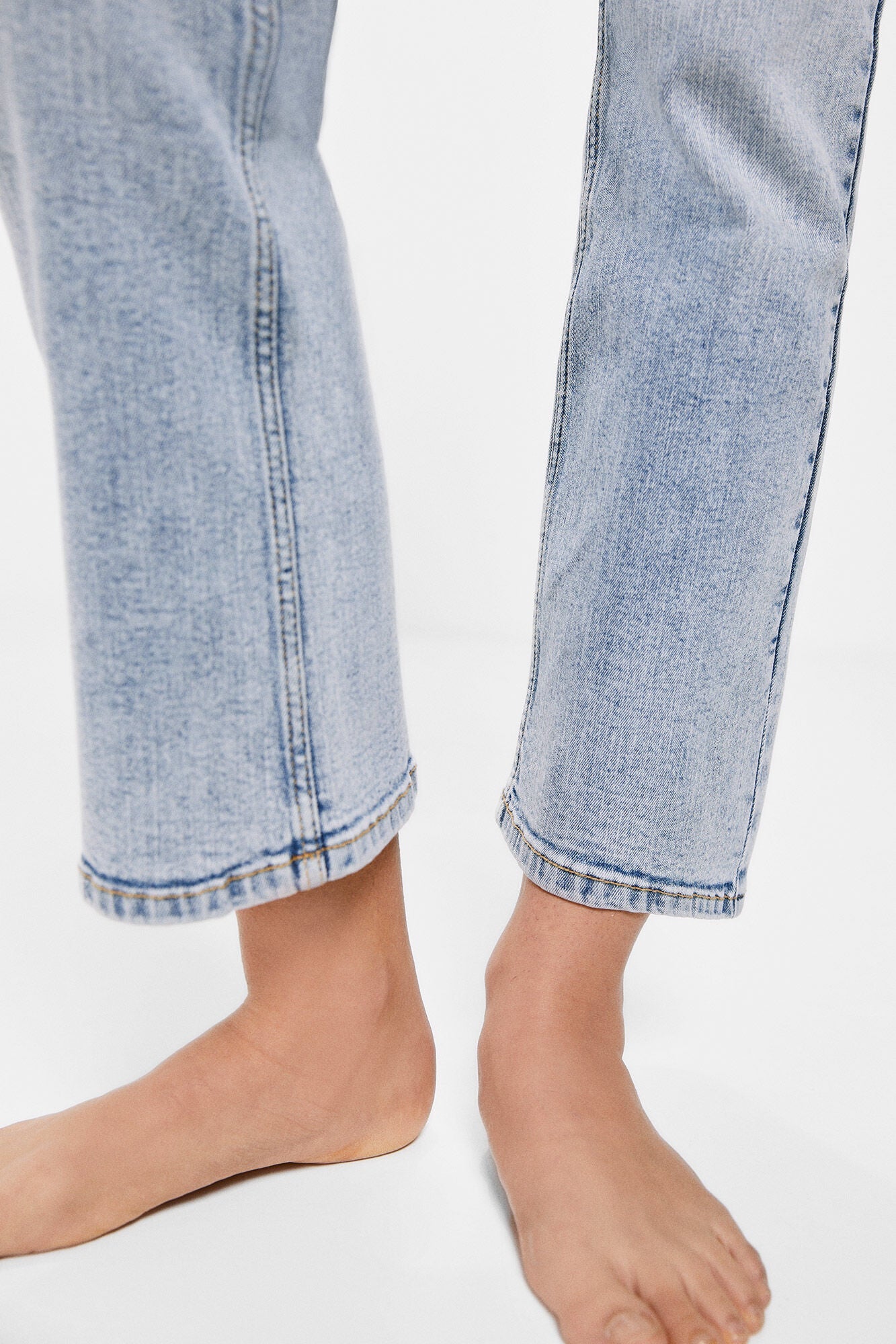Sustainable wash butterfly kick flare jeans