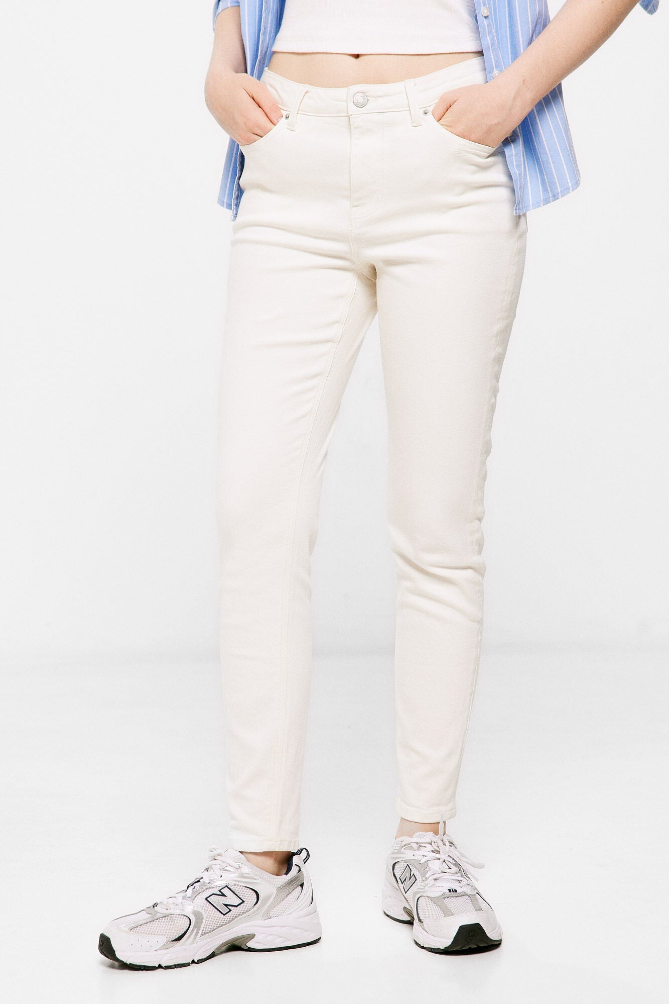 Slim cropped colour jeans