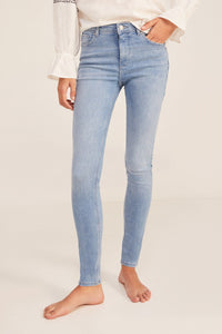 Sustainable wash push-up jeans