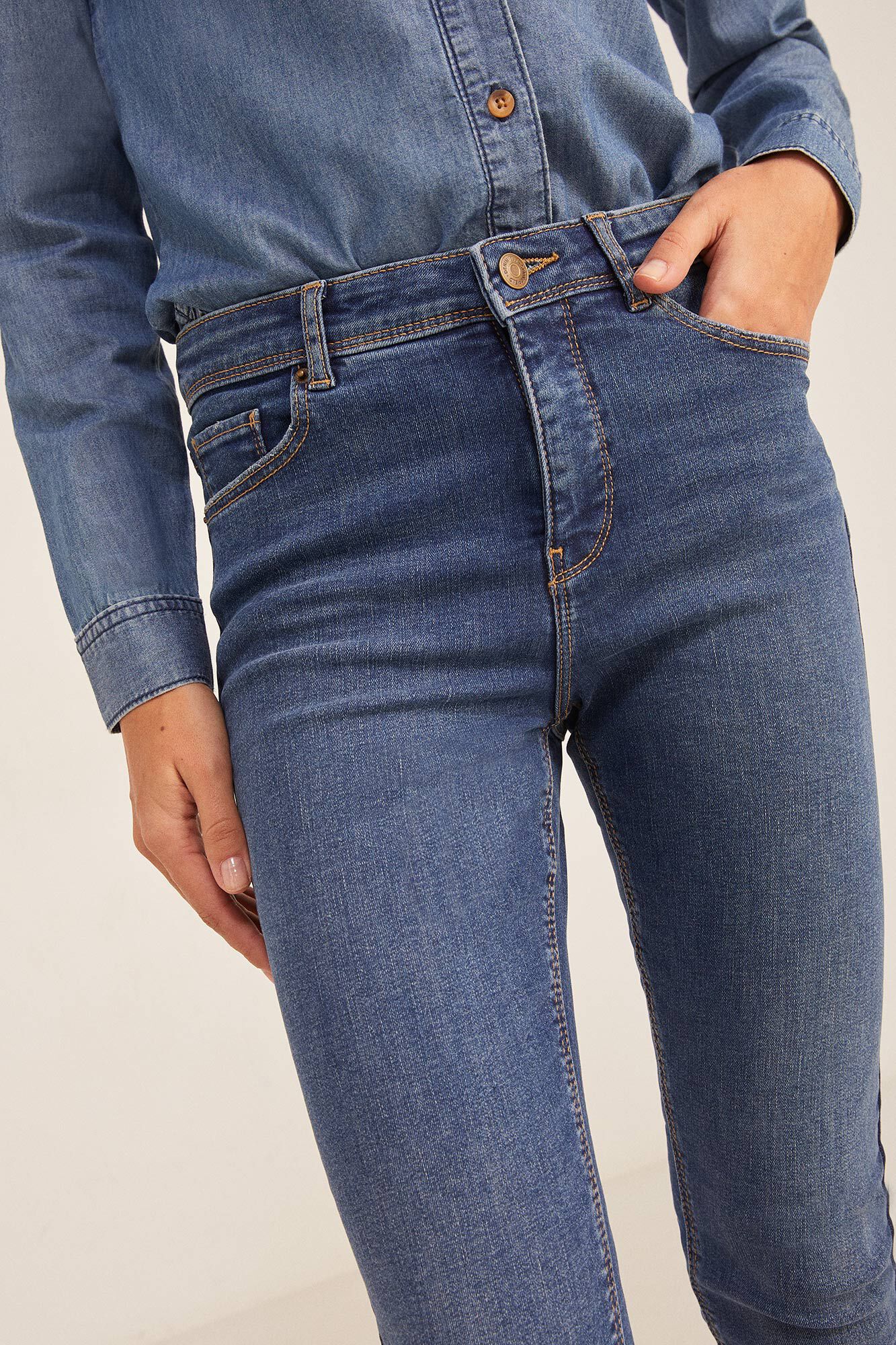 Sustainable wash push-up jeans