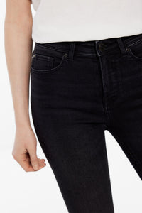 Push-up jeans
