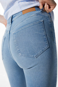 Push-up jeans
