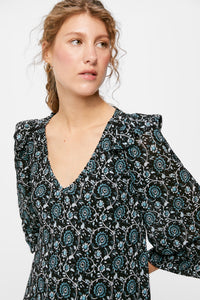 Short dress with ruffled shoulders