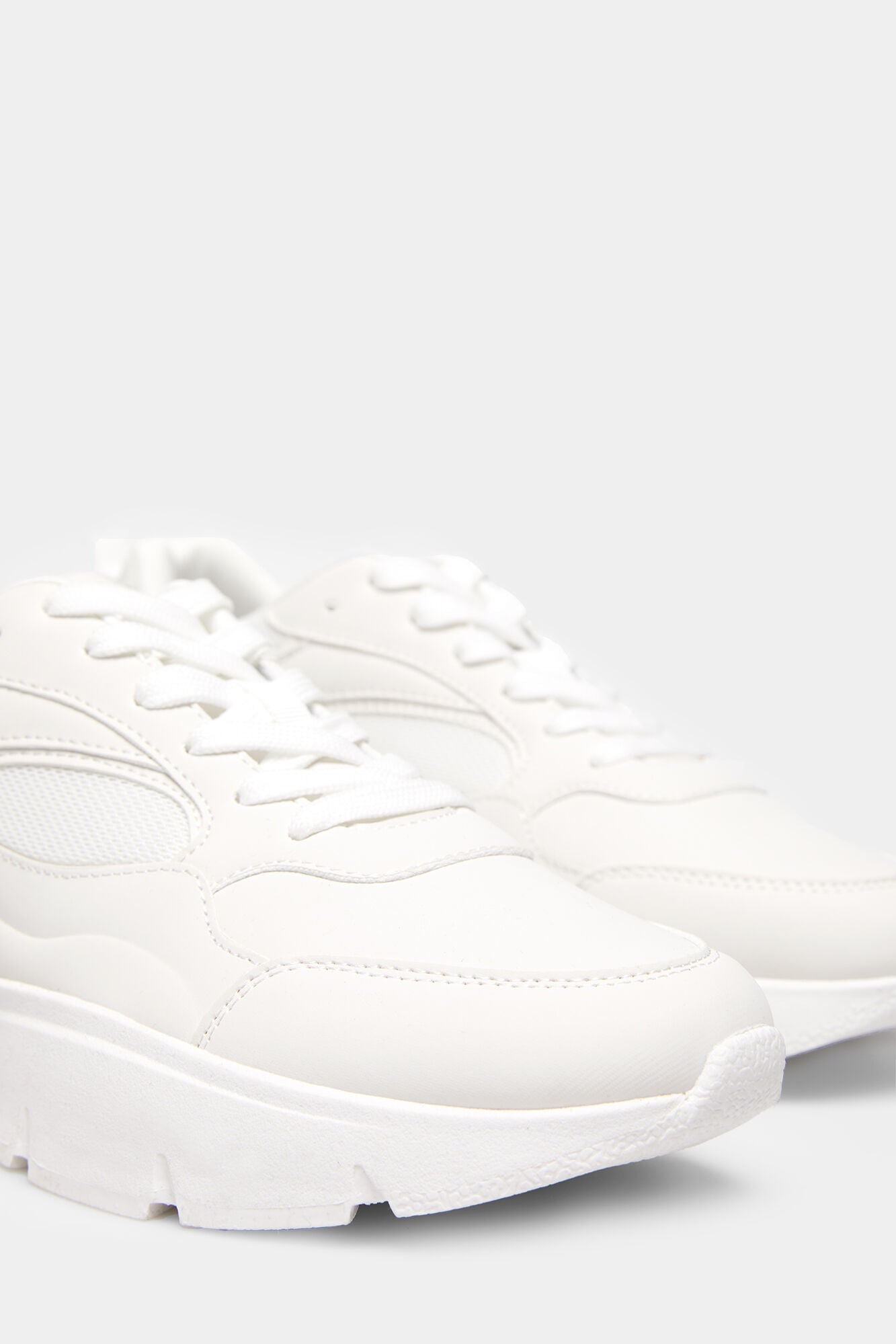 Track sole sneaker